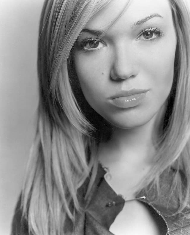 Mandy Moore gallery photo 6